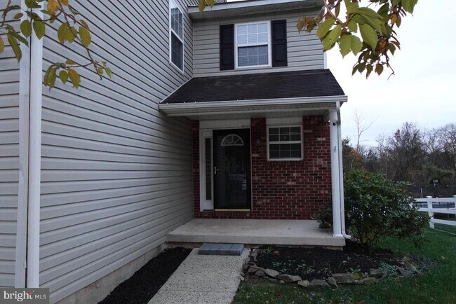 Building Photo - 737 Seminary St