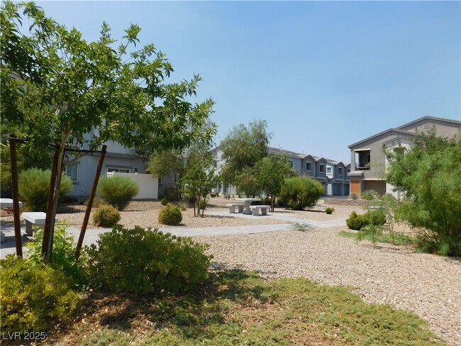 Building Photo - 2715 Amazing Meadows Ave