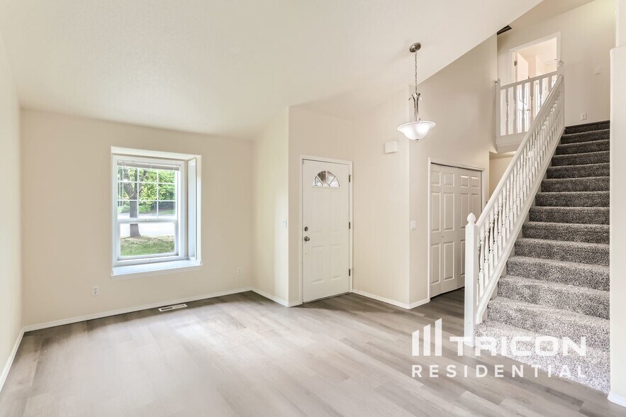 Building Photo - 16019 SW Hawk Ct