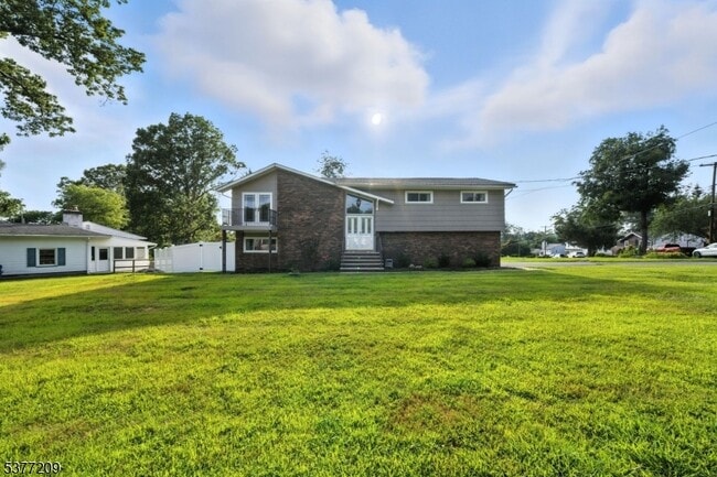 Building Photo - 31 Crescent Dr