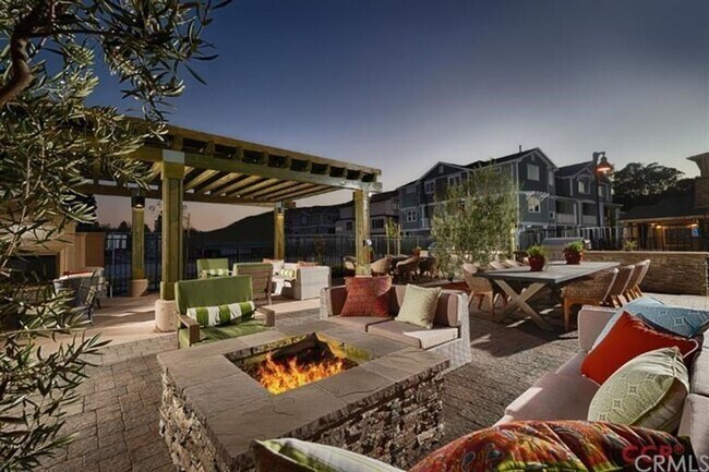 Building Photo - Beautiful 4 bedroom, 3.5 bathroom home in San Luis Obispo!