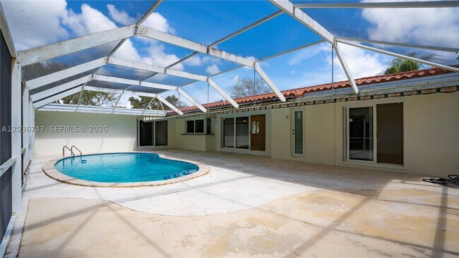 Building Photo - 15340 SW 85th Ave
