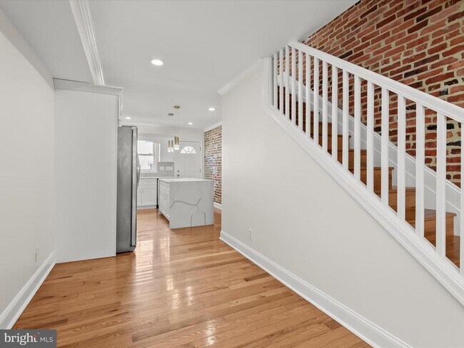 Building Photo - 404 N Robinson St