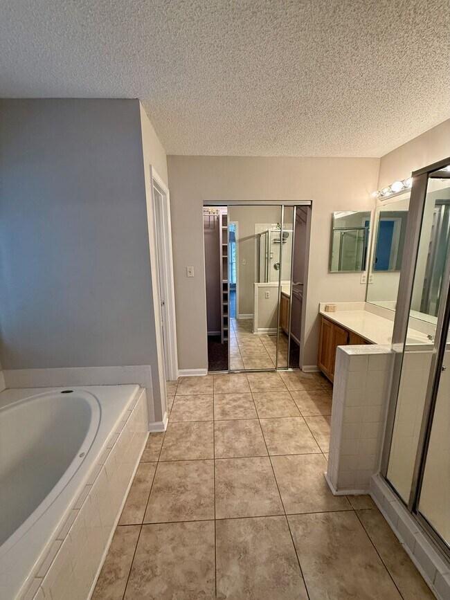 Building Photo - 1024 Laurens Way