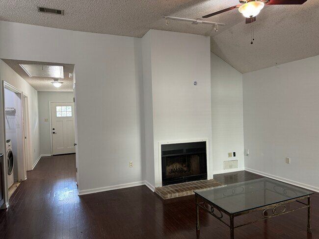 Building Photo - 350 Meadow Crossing Dr