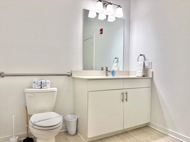 Building Photo - 542 Boulevard NE