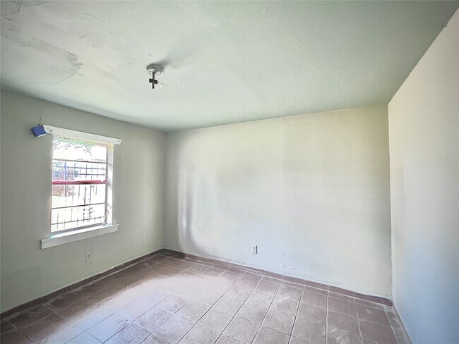 Building Photo - 1825 W Little York Rd