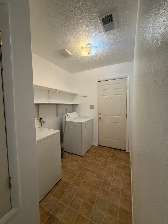 Building Photo - 5020 San Luis Pl NW