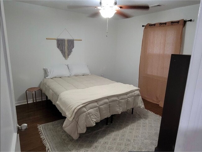 Building Photo - 1372 Lockwood Dr SW