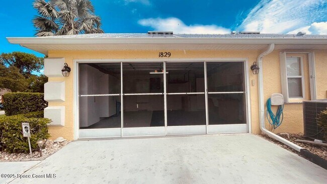 Building Photo - 1829 SW Hickock Terrace