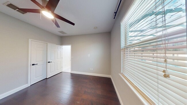 Building Photo - 6BR /5BA  LUXURY POOL HOME -  Fells Landing Subdivision- Minutes to Medical City! **1/2 OFF FIRST...