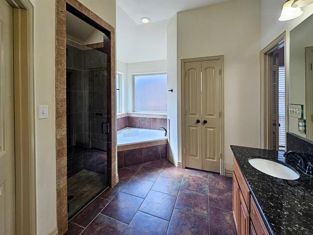 Building Photo - 240 Spyglass Dr
