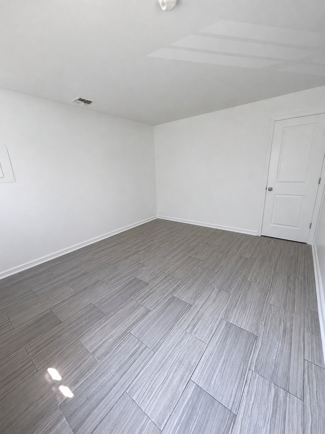 Building Photo - 1139 Sewall Ave