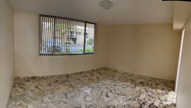 Building Photo - 2800 SW 87th Ave