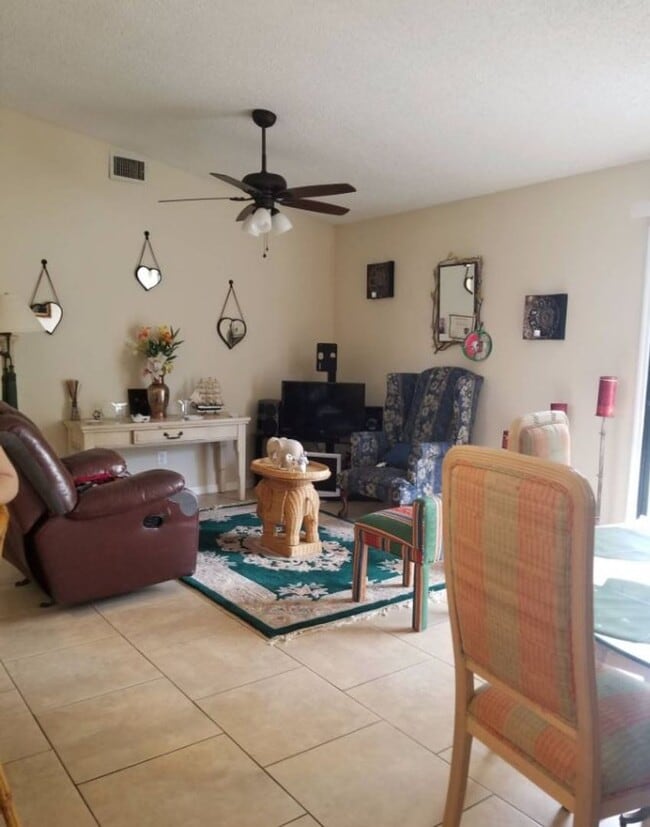 Building Photo - 3 bedroom 2 bath 2 car garage rental