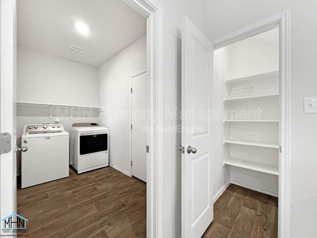 Building Photo - 4051 Basil Mdw