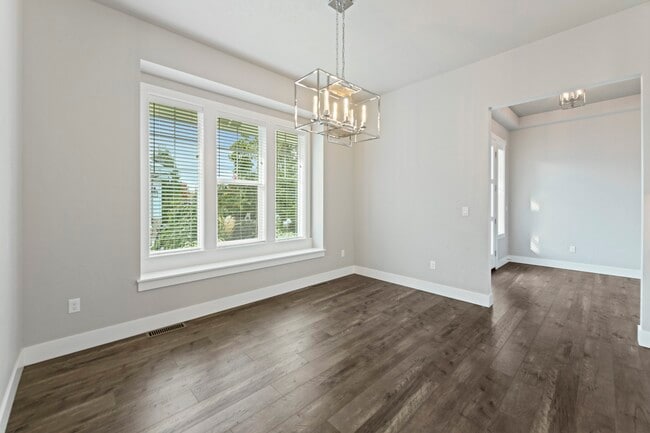 Building Photo - 23 W Arnaz St