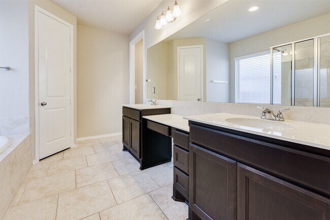 Building Photo - 1330 Watercrest Park Ln