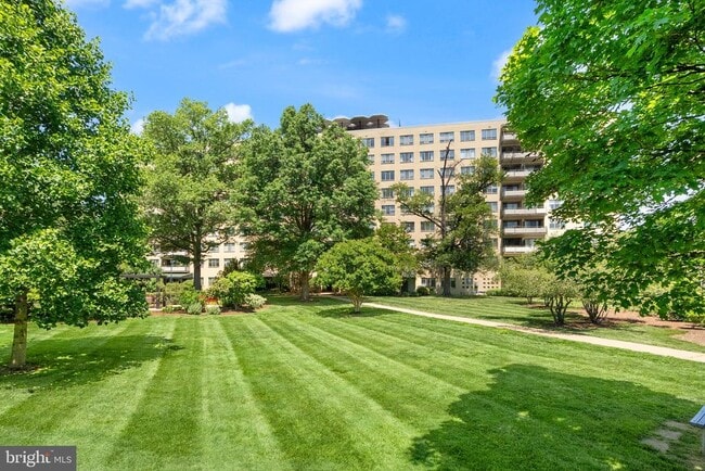 Building Photo - 6621 Wakefield Dr