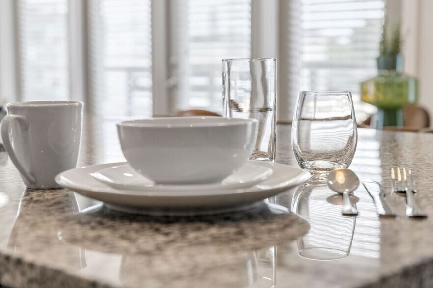 Building Photo - 841 Memorial Dr SE