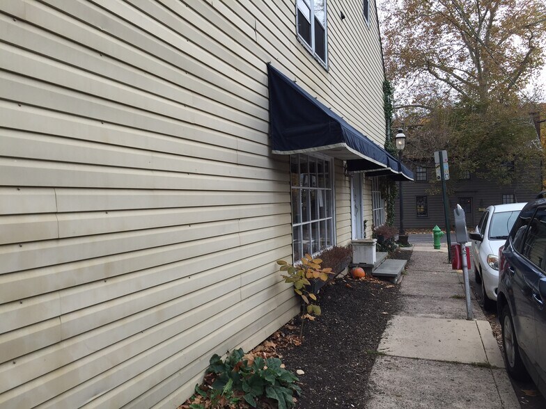 Commercial Office, Studio or Retail Space, Side Street View, 12 Stockton Avenue, New Hope, Bucks County, Pennsylvania. - 12 Stockton Avenue