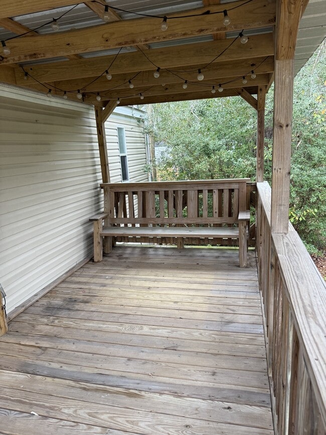 Building Photo - 200 Royalwood St