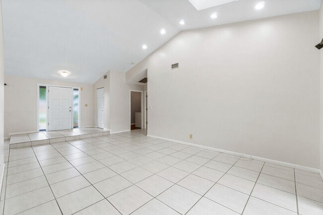 Building Photo - 13485 Orchid Ct