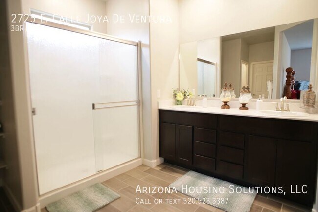 Building Photo - 2725 East Calle Joya de Ventura