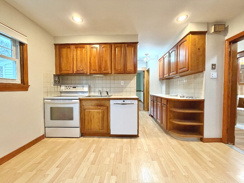 Building Photo - 26-28-28 Howard St