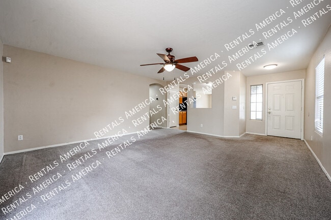 Building Photo - 9202 W MacKenzie Dr