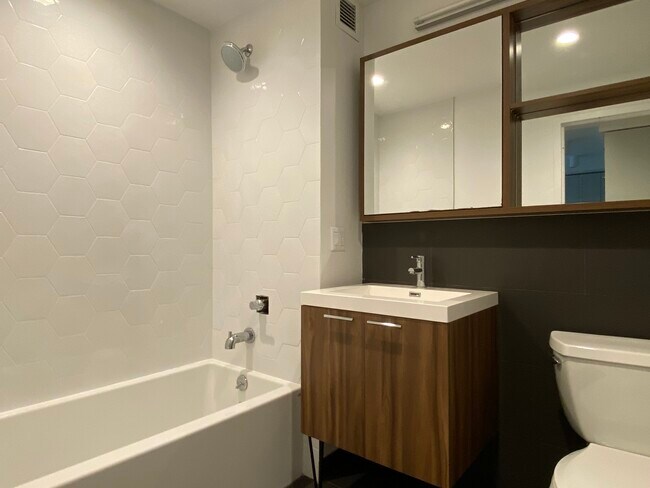 Building Photo - 150 Union Ave