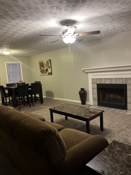 Building Photo - 4921 Ivey Ln