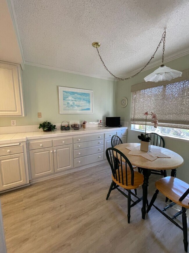 Building Photo - Charming 3Br/2Ba Updated Fully Furnished Vacation Rental W/ Golf Course View