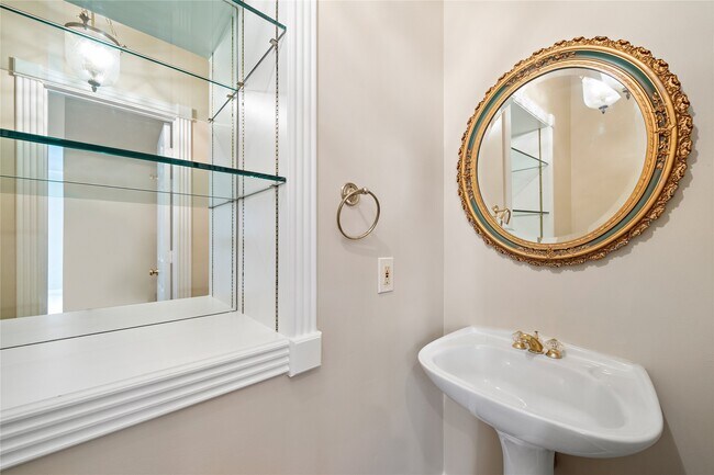 Building Photo - 13811 Muirfield Village Dr