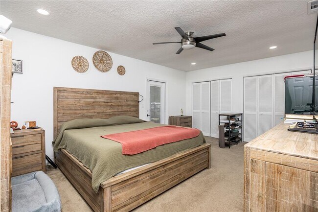 Building Photo - 22481 Southshore Dr