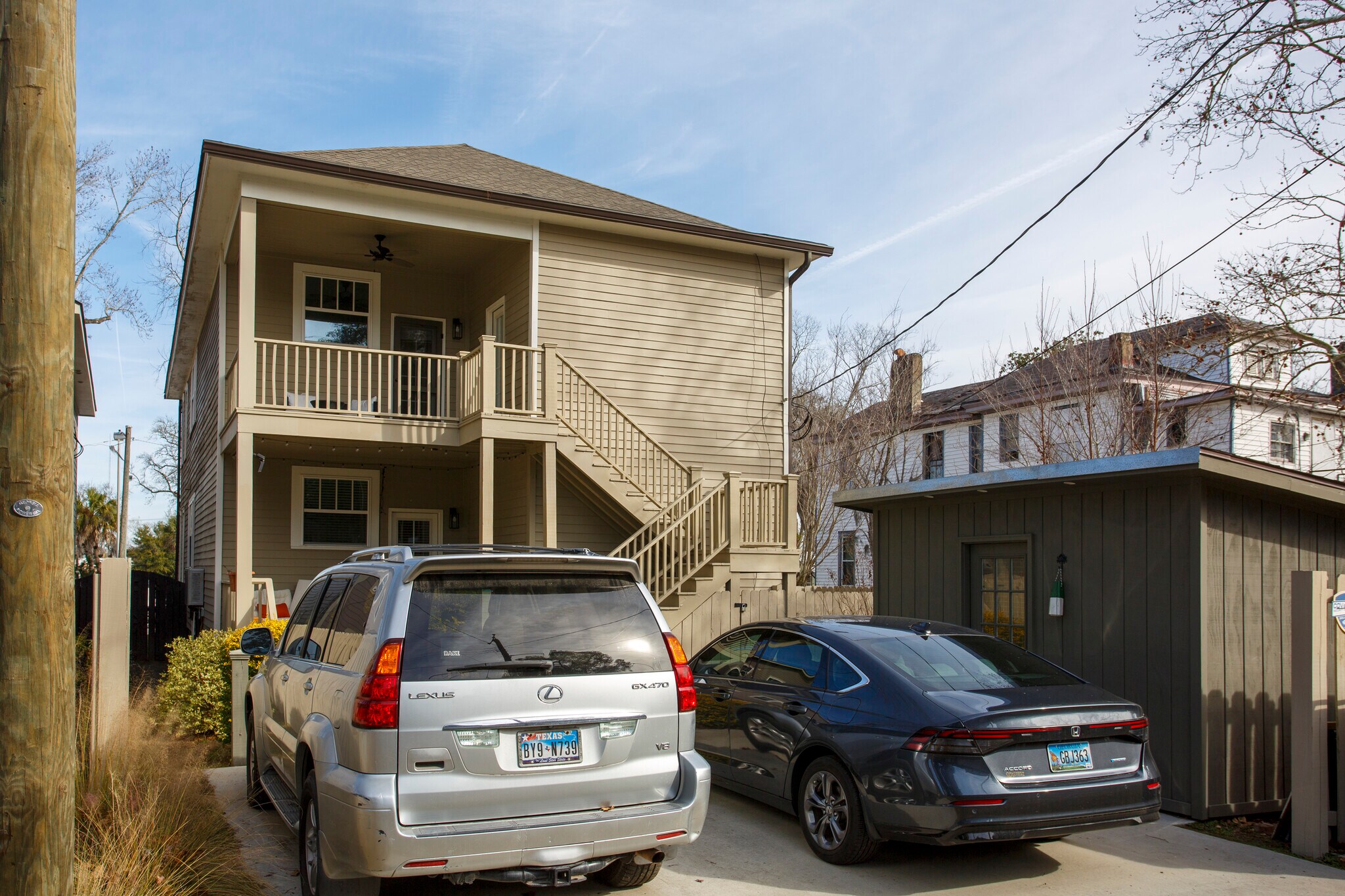 Building Photo - 921 E Waldburg St