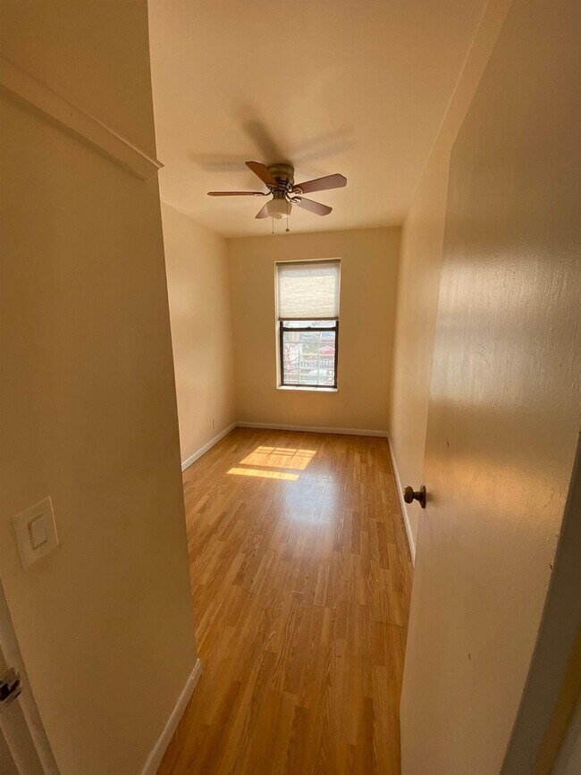 Building Photo - 63-65 W 21st St