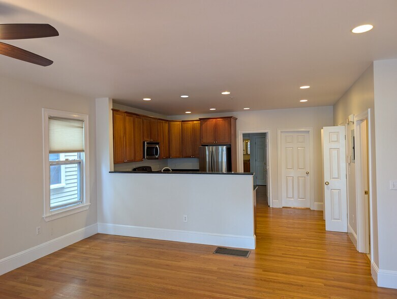 Building Photo - 40 Prince St