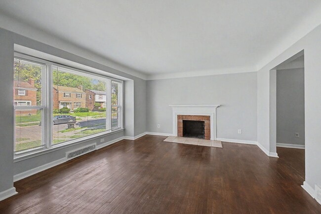 Building Photo - 15712 Vaughan St