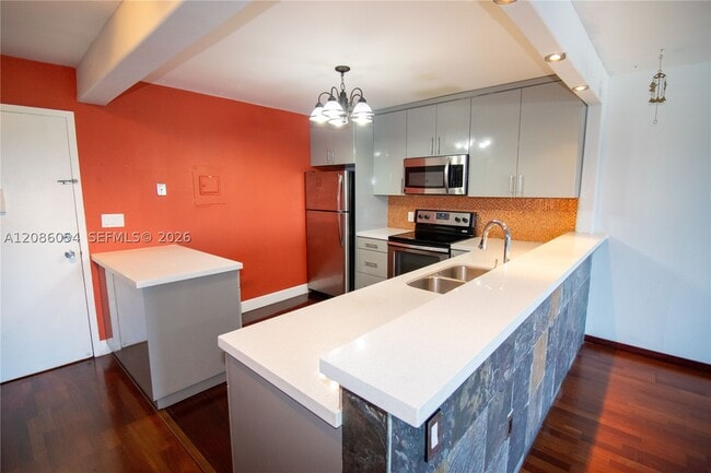 Building Photo - 110 S Shore Dr