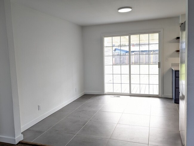 Building Photo - Beautiful 3-Bedroom, 2-Bath Home With Larg...