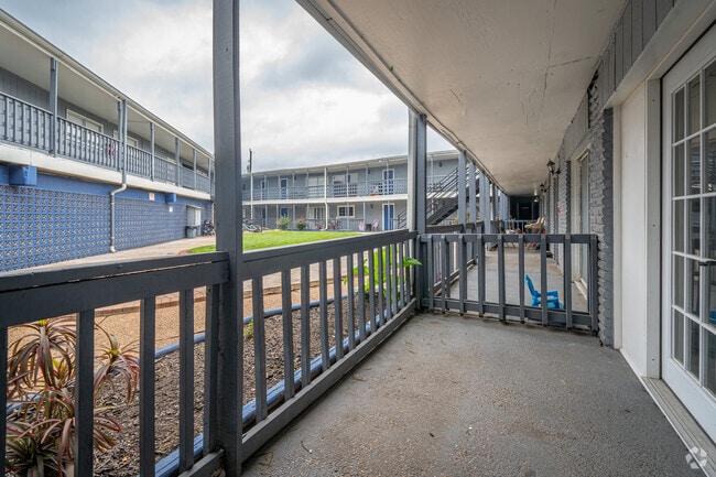 1BR, 1BA - 530SF - Balcony - ALL BILLS PAID! El Dorodo Park