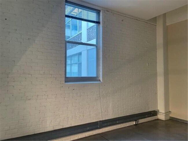 Building Photo - 700 N Washington Ave