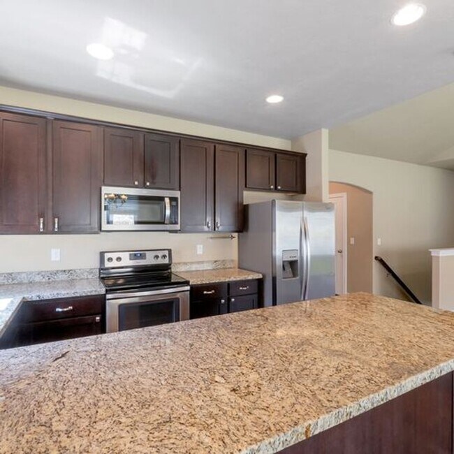 Building Photo - 1848 Woodview Dr W