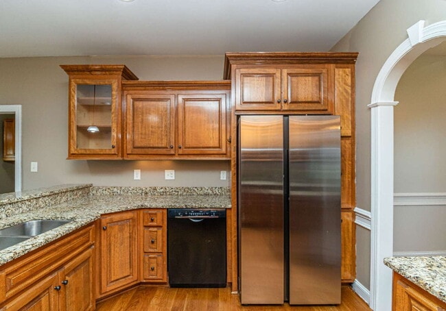 Building Photo - Spacious 2-Story in Pikeville! 3 BR | 2.5 BA w/ Bonus Room *Lawn Care / Trash Included*