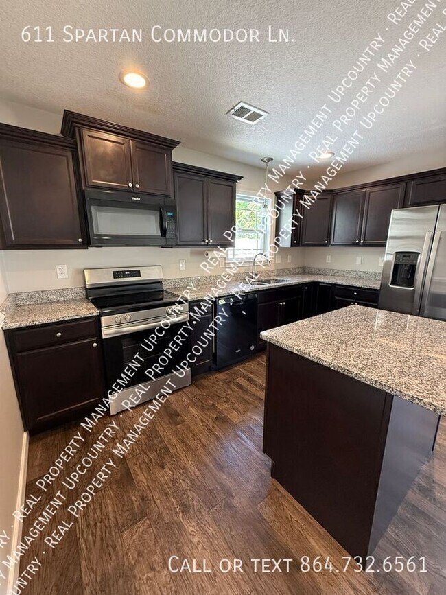 Building Photo - 611 Spartan Commodor Ln