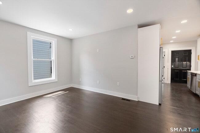 Building Photo - 492 Lombard St