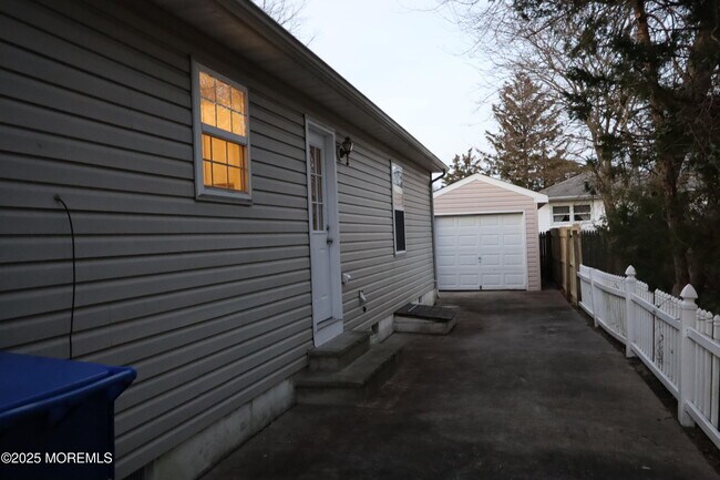 Building Photo - 2208 Adams Ave