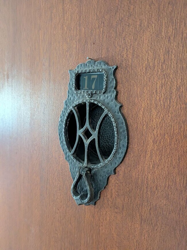 Building Photo - Spacious 1-bedroom apartment in a excellen...