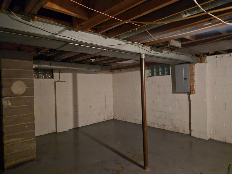 Building Photo - 615 E Mansfield Ave